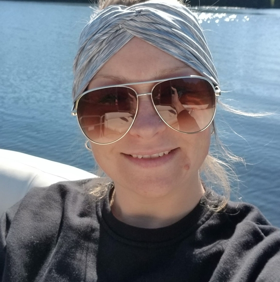 Meet your Posher, Julie - Picture 1 of 1